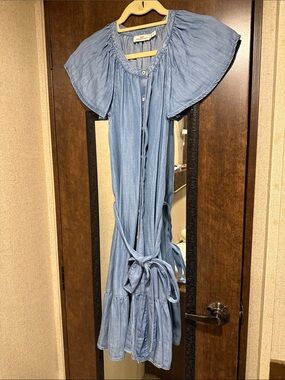 Vineyard Vines Light Blue Chambray Dress size M